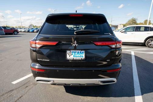 2023 Mitsubishi Outlander SE