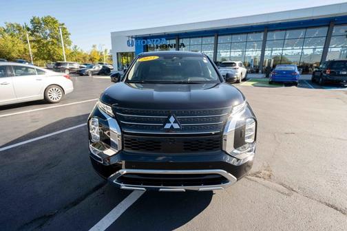 2023 Mitsubishi Outlander SE