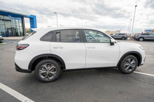 Platinum White Pearl 2026 Honda HR-V LX