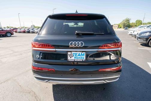 Mythos Black Metallic 2022 Audi Q7 Premium