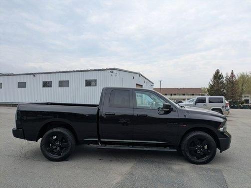 Brilliant Black Crystal Pearlcoat 2018 RAM 1500 Big Horn