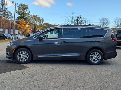 2020 Chrysler Pacifica Touring-L