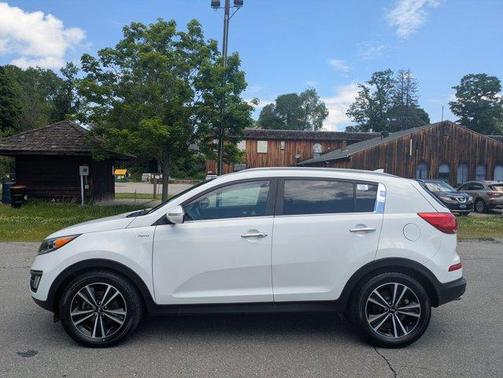 Clear White 2015 Kia Sportage SX