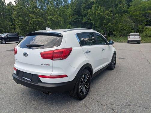 Clear White 2015 Kia Sportage SX