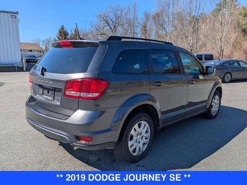 Granite Pearlcoat 2019 Dodge Journey SE