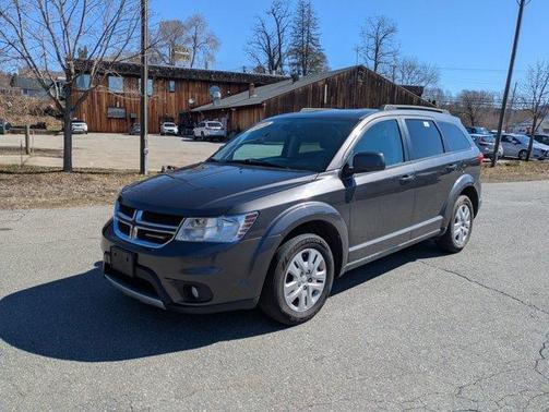 Granite Pearlcoat 2019 Dodge Journey SE
