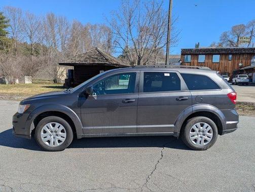 Granite Pearlcoat 2019 Dodge Journey SE