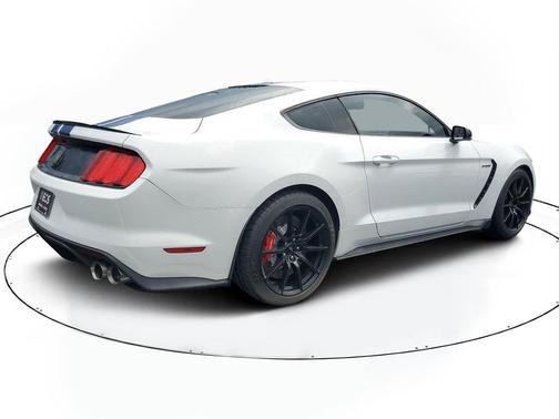 2016 Ford Shelby GT350 Base