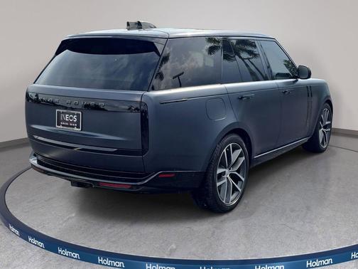 Varesine Blue Metallic 2024 Land Rover Range Rover P400 SE