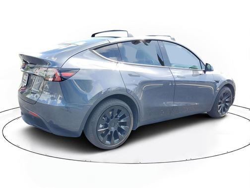 Midnight Silver Metallic 2023 Tesla Model Y Long Range Dual Motor All-Wheel Drive