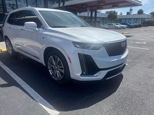Crystal White Tricoat 2024 Cadillac XT6 Premium Luxury FWD
