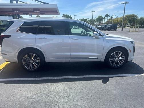 Crystal White Tricoat 2024 Cadillac XT6 Premium Luxury FWD