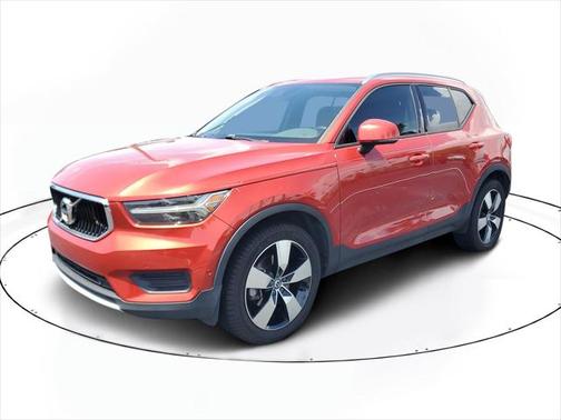 2019 Volvo XC40 T5 Momentum