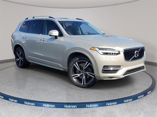 2016 Volvo XC90 T6 Momentum