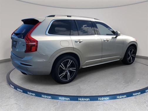 2016 Volvo XC90 T6 Momentum