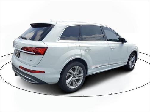 2021 Audi Q7 55 Premium Plus