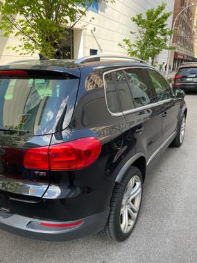 Deep Black 2016 Volkswagen Tiguan SEL