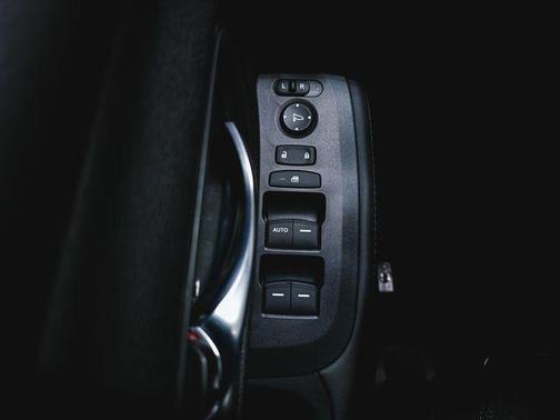 Crystal Black Pearl 2027 Honda HR-V Sport