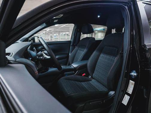 Crystal Black Pearl 2027 Honda HR-V Sport