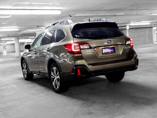 Wilderness Green Metallic 2018 Subaru Outback 2.5i Limited