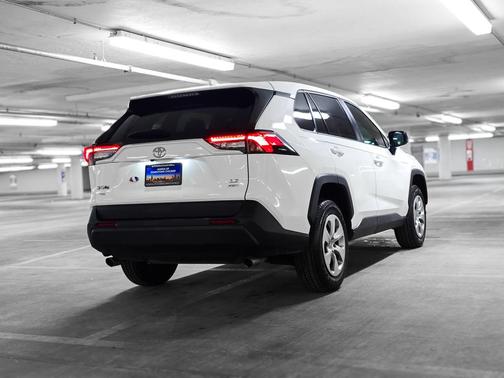 2022 Toyota RAV4 LE