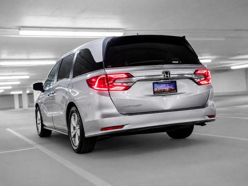 Crystal Black Pearl 2020 Honda Odyssey EX-L