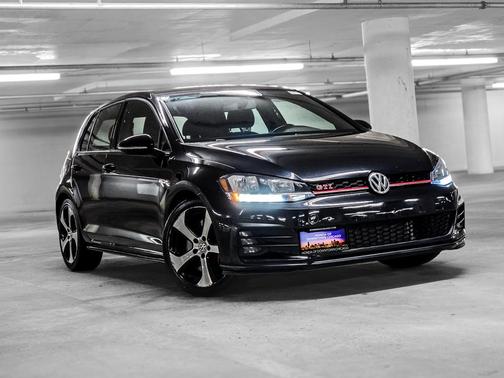 Deep Black Pearl 2019 Volkswagen Golf GTI 2.0T S 4-Door