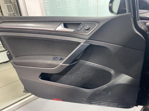 Deep Black Pearl 2019 Volkswagen Golf GTI 2.0T S 4-Door