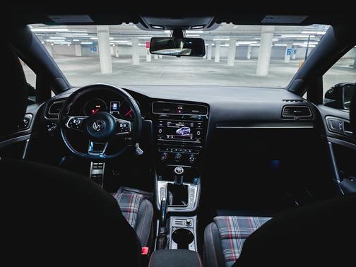 Deep Black Pearl 2019 Volkswagen Golf GTI 2.0T S 4-Door