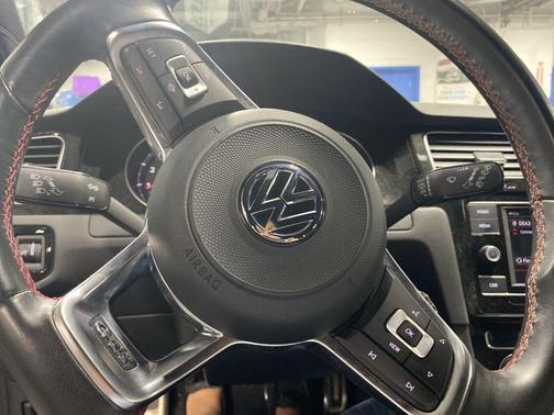 Deep Black Pearl 2019 Volkswagen Golf GTI 2.0T S 4-Door
