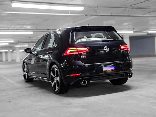 Deep Black Pearl 2019 Volkswagen Golf GTI 2.0T S 4-Door