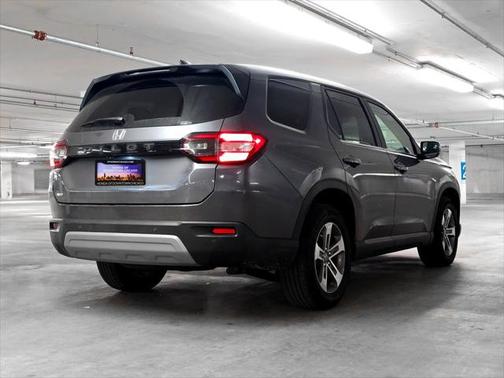2023 Honda Pilot AWD EX-L 8 Passenger