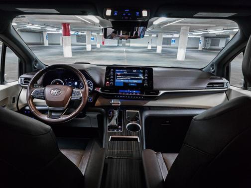 2022 Toyota Sienna Platinum