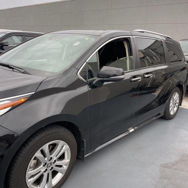 2022 Toyota Sienna Platinum