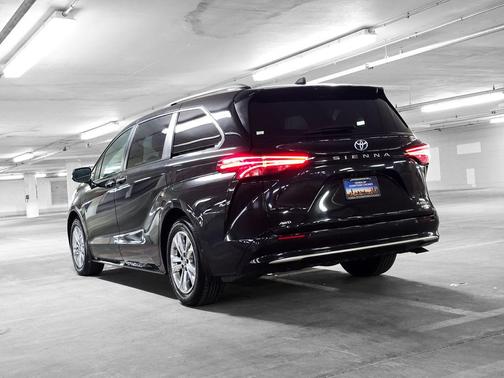 2022 Toyota Sienna Platinum
