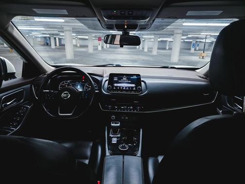 Pearl White Tricoat 2021 Nissan Rogue SV