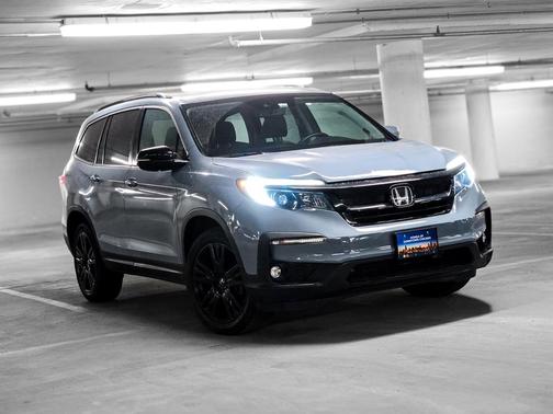 Gray 2022 Honda Pilot AWD Special Edition