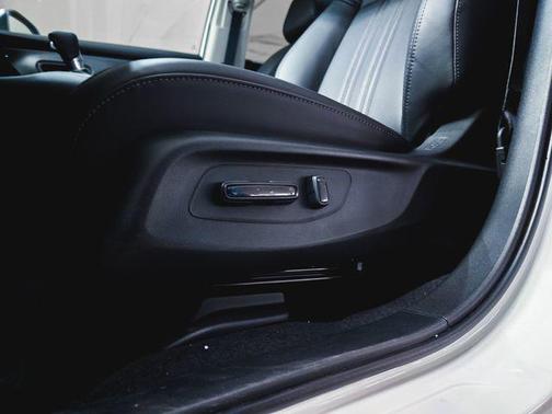 Platinum White Pearl 2027 Honda HR-V EX-L