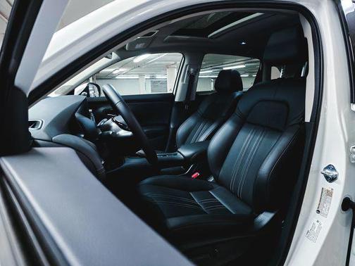 Platinum White Pearl 2027 Honda HR-V EX-L