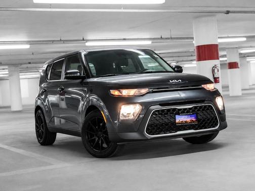 Gravity Gray 2022 Kia Soul LX