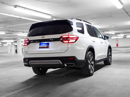 2023 Honda Pilot AWD Elite