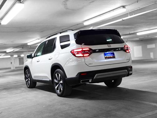 2023 Honda Pilot AWD Elite