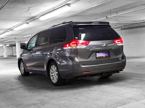 2013 Toyota Sienna XLE