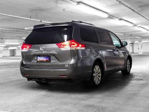 2013 Toyota Sienna XLE