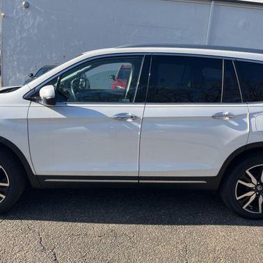 2022 Honda Pilot Touring 8-Passenger