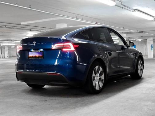 2021 Tesla Model Y Standard Range Rear-Wheel Drive