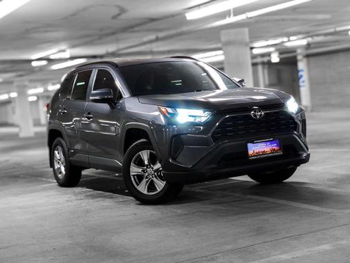 2025 Toyota RAV4 Hybrid LE