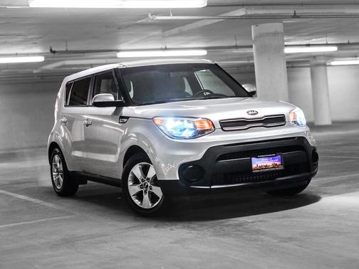 Bright Silver 2018 Kia Soul Base