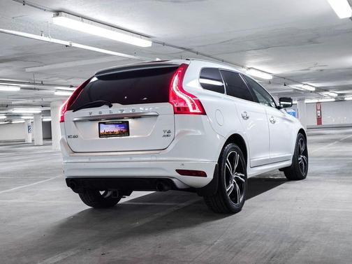 2017 Volvo XC60 T6 R-Design