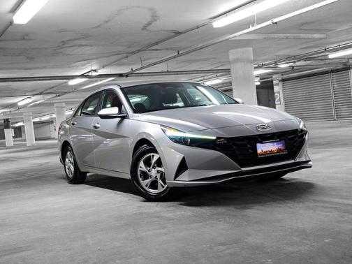 2023 Hyundai ELANTRA SE